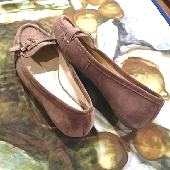 MICHAEL MICHAEL KORS Classic Buckle Suede Signature Flats Size 6.5-RARE - Picture 4 of 8